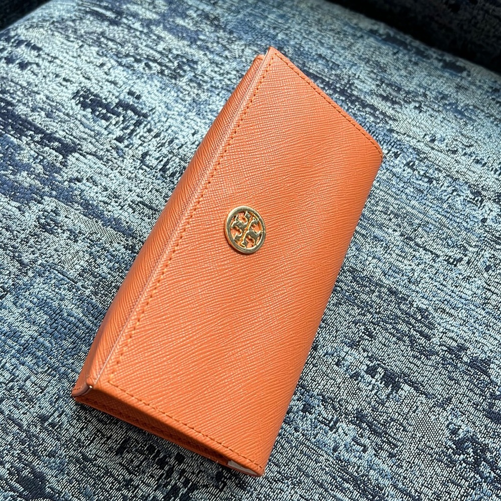 Beautiful Tory Burch case, can be used for sunglasses or as beauty case, NWOT.